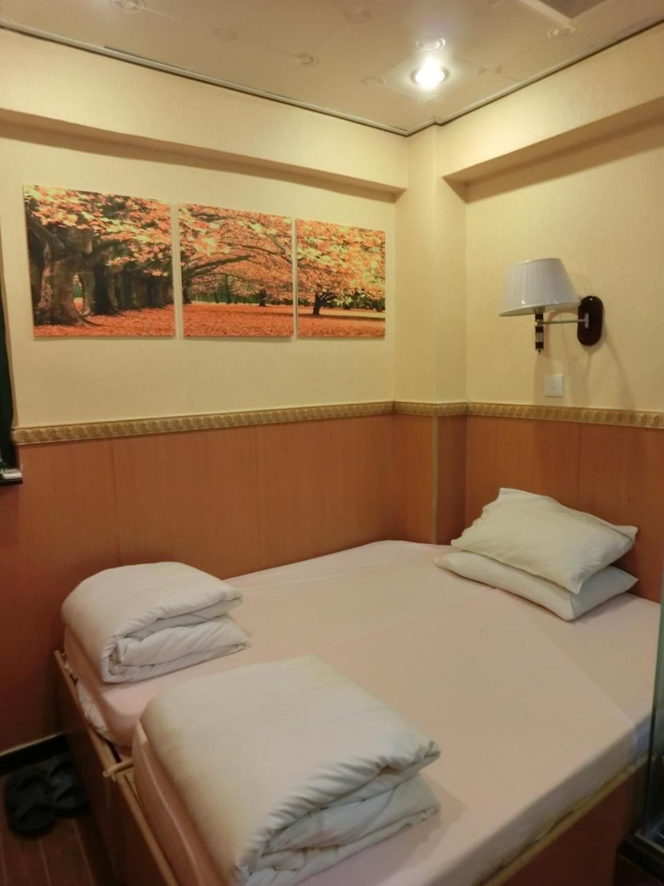 Just Inn On Nathan Road Хонконг Екстериор снимка