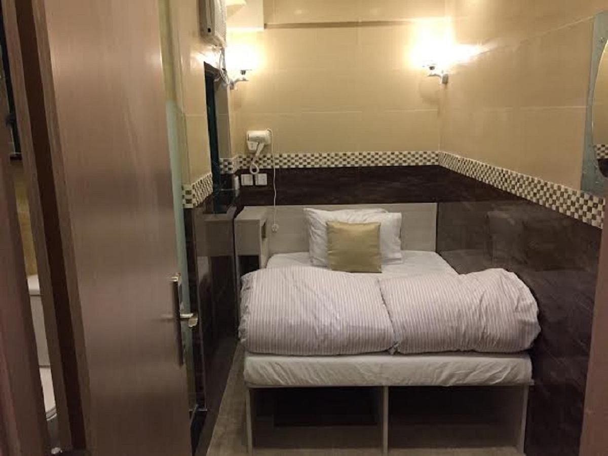 Just Inn On Nathan Road Хонконг Екстериор снимка